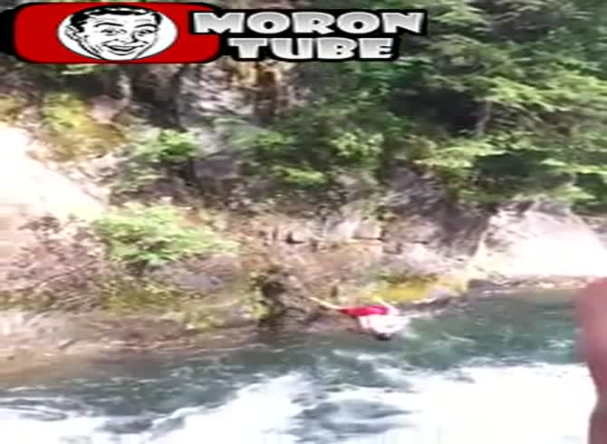 Video :Drunk, he scales a tree and plummets eighteen meters!